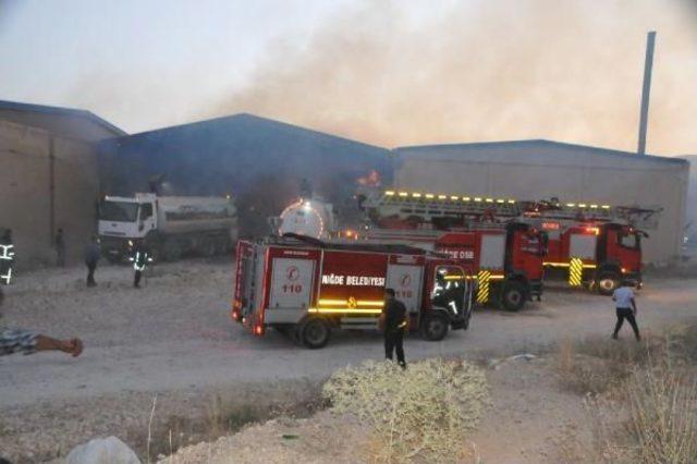 Niğde’De Iplik Fabrikasında Yangın