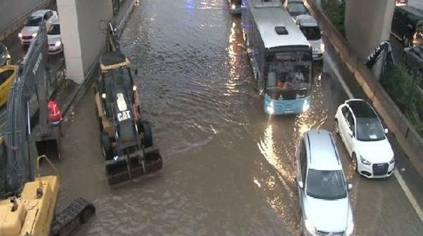 D-100 Yaklaşık 1 Saat Trafiğe Kapandı