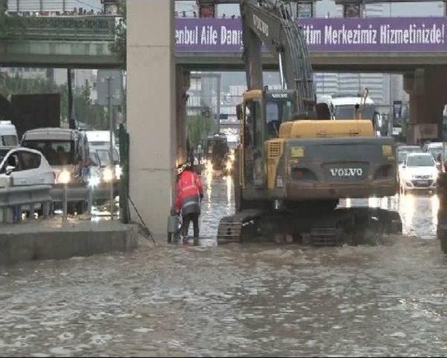 D-100 Yaklaşık 1 Saat Trafiğe Kapandı