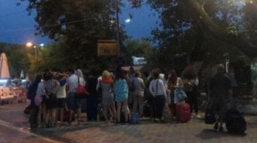 Fırtına, Marmara Ve Avşa'daki Tatilcileri Korkuttu (3)