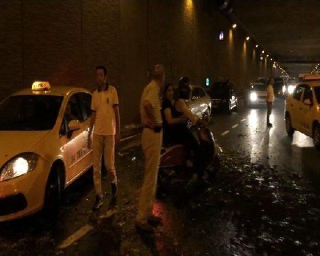 Taksim'de Alt Geçidi Su Bastı