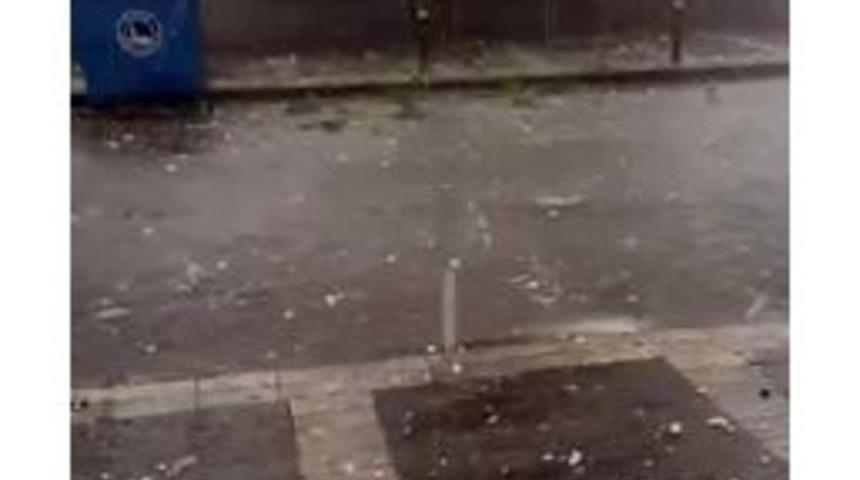 İstanbul’da Ceviz Büyüklüğünde Yağan Dolu Kamerada