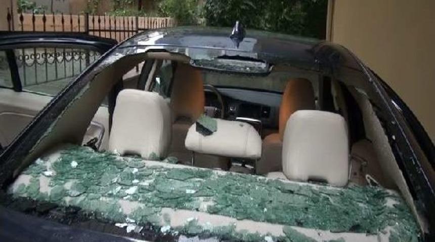 Çatılar Delindi, Kuşlar Uçamadı ...duvarlarda Kurşun Izi Değil, Dolu Izi