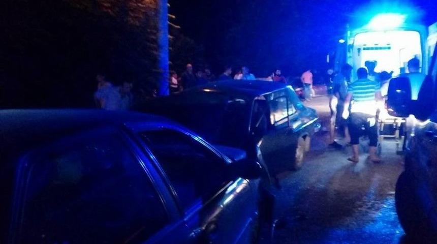 D&ouml;rtyol&rsquo;da Trafik Kazası: 4 Yaralı