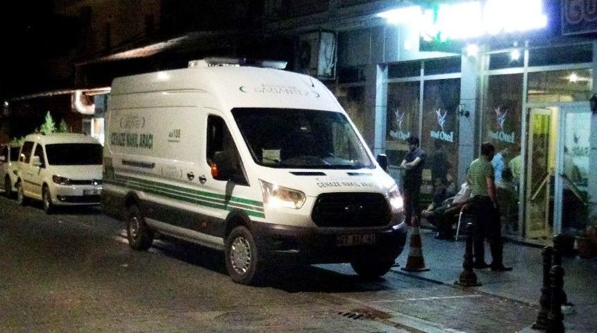 19 Yaşındaki Genç Otel Odasında Ölü Bulundu