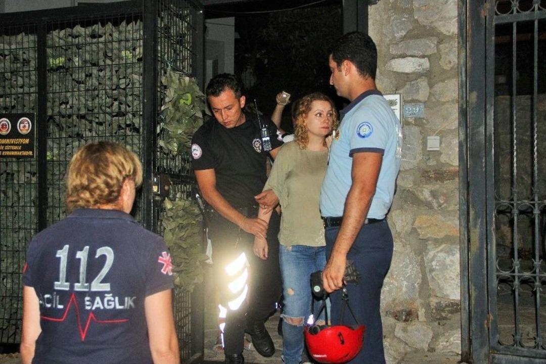 &Ccedil;atıya &Ccedil;ıkan Rus Turisti Polisler Kurtardı