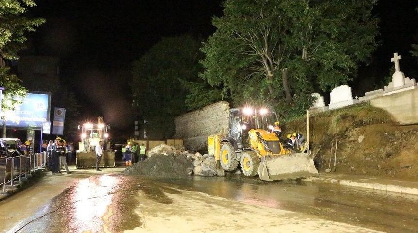 Duvarı Yıkılan Pangaltı Ermeni Mezarlığı&rsquo;nda &Ccedil;alışmalar Gece De Devam Ediyor