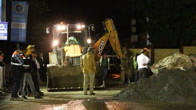 Duvarı Yıkılan Pangaltı Ermeni Mezarlığı’nda Çalışmalar Gece De Devam Ediyor