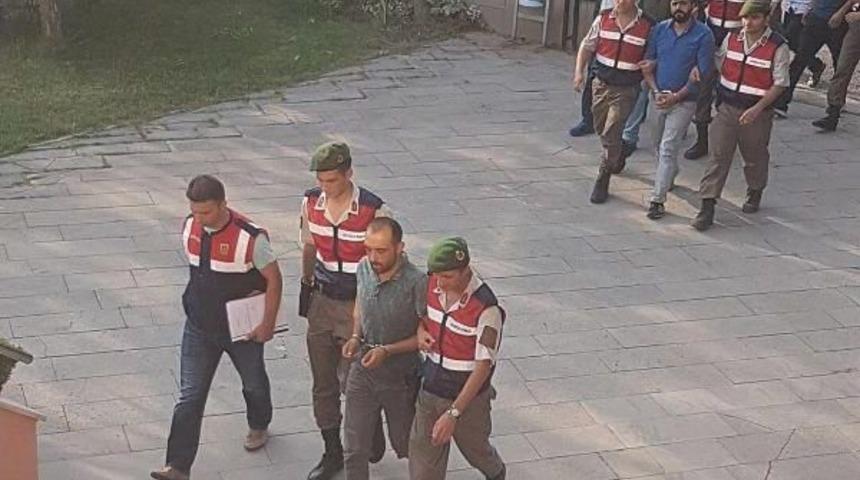 Yol Kesen Gasp&ccedil;ılar Gece Kul&uuml;b&uuml;nde Yakalandı