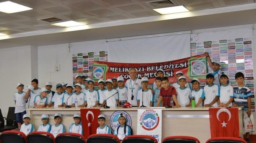 Melikgazi Belediyesi Yaz Okulu &Ouml;ğrencileri İ&ccedil;in Spor Gezisi D&uuml;zenlendi