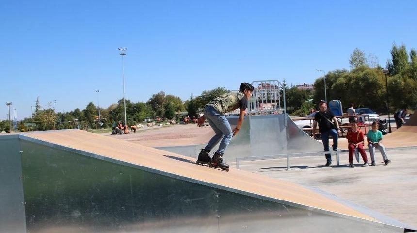Beyşehir&rsquo;de Paten Ve Kaykaya İlgi Artıyor