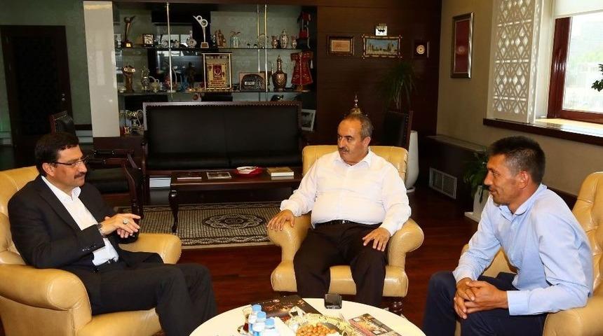 Şehit &Ouml;mer Halisdemir&rsquo;in Kardeşi Başkan Ak&rsquo;ı Ziyaret Etti