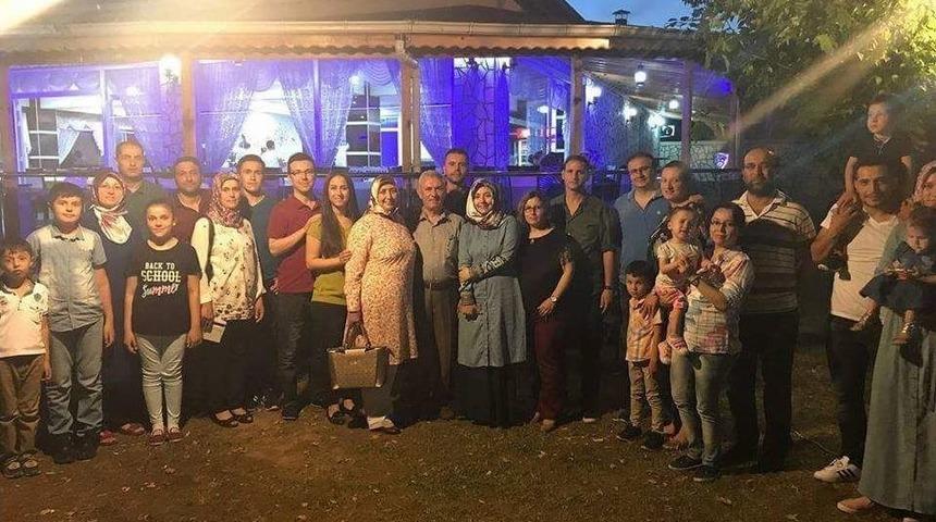 32 Yıllık &Ouml;ğretmen Arkadaşlarına Veda Etkinliği D&uuml;zenlediler