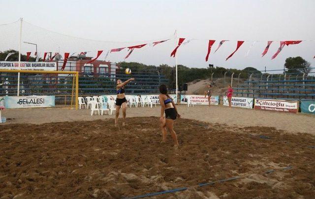 Manavgat’ta Plaj Voleybolu Heyecanı Başladı