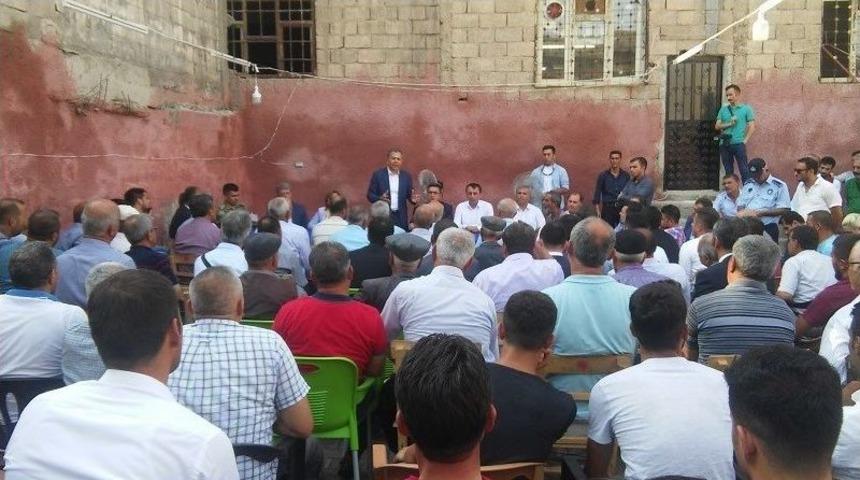 Vali Yerlikaya Yavuzeli İl&ccedil;esinin Muhtarlarıyla Buluştu