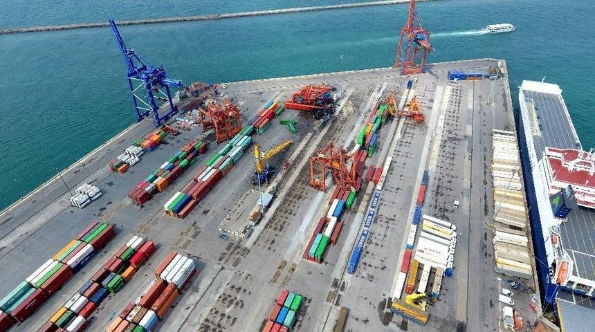 Haydarpaşa Limanı&rsquo;nda Fırtınadan Devrilen Vin&ccedil;ler Havadan G&ouml;r&uuml;nt&uuml;lendi