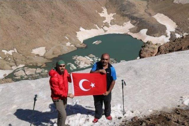 Süphan'a 15 Temmuz Şehitleri Için Tırmandılar