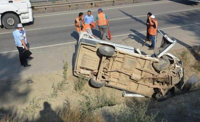 Üzüm Yaprağı Satmak Için Pazara Giden Çifti Kaza Ayırdı