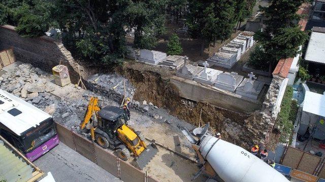 Şişli’de Duvarı Çöken Ermeni Mezarlığı’nın Enkazı Havadan Görüntülendi