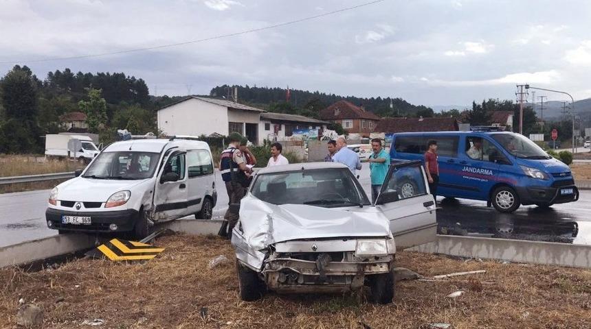 D&uuml;zce&rsquo;de D-100 Karayolunda Kaza: 5 Yaralı