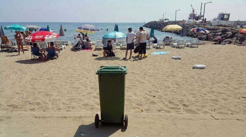 Plajlara Tekerlekli &Ccedil;&ouml;p Kutuları