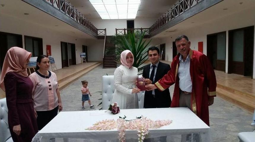 Başkan Duymuş, Gen&ccedil;lerin Mutluluğuna Ortak Oldu