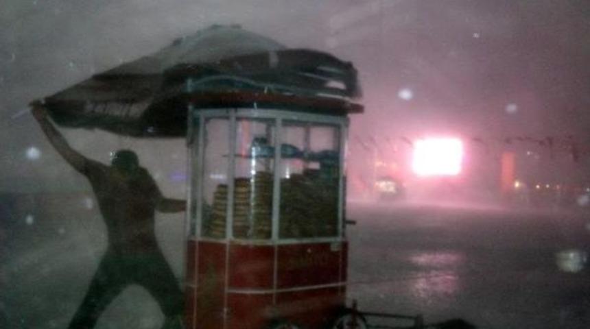 Taksim'de Afetin Sembol Simit&ccedil;isi O Anları Anlattı