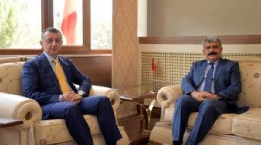 Kocaeli &Uuml;niversitesi Rekt&ouml;r&uuml; H&uuml;lag&uuml;&rsquo;den Vali B&uuml;y&uuml;kakın&rsquo;a Ziyaret