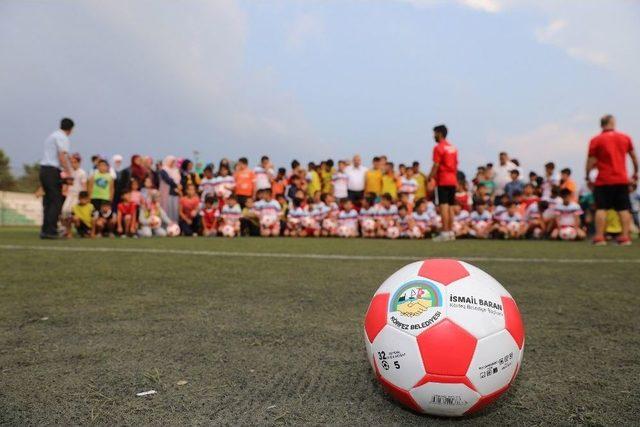 Başkan Baran, Genç Sporculara Futbol Topu Dağıttı