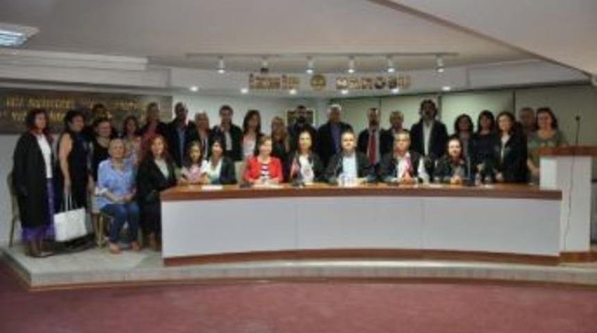 İzmir Barosu'ndan M&uuml;ft&uuml;lerin Resmi Nikah Kıymasına Tepki