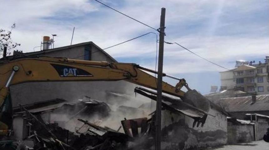 Bing&ouml;l&rsquo;de 70 Metruk Yapı Yıkıldı