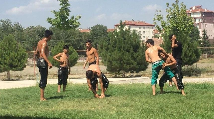 Sungurlulu G&uuml;reş&ccedil;iler Elmalı G&uuml;reşlerine Hazırlanıyor