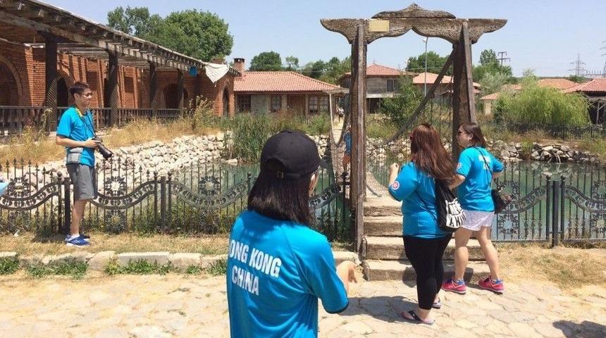 Sadece Yarışmadılar