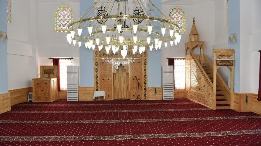 B&uuml;y&uuml;kşehir M&uuml;şk&uuml;le Camii&rsquo;ni Yeniledi