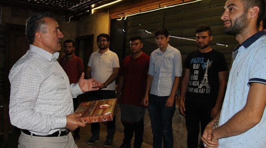 Başkan Tutal&rsquo;dan Asker Adaylarına Yemek