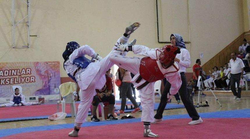 Tekvando Yıldızlar Milli Takım Se&ccedil;meleri Karaman&rsquo;da Yapıldı