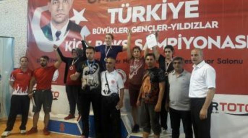Adıyamanlı Kick Boks Sporcuları T&uuml;rkiye &Uuml;&ccedil;&uuml;nc&uuml;s&uuml; Oldu