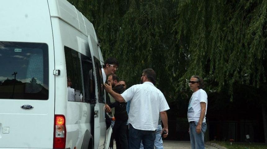 Fet&ouml; Ş&uuml;phelisi Adliyeye Ağlayarak Girdi