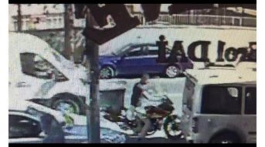 Anahtarı &Uuml;zerinde Bırakılan Motosiklet Saniyeler İ&ccedil;erisinde &Ccedil;alındı