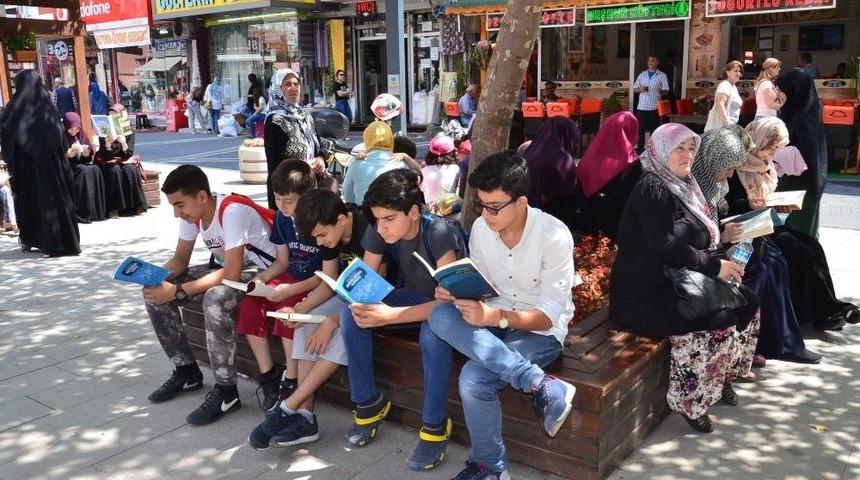 Agd&rsquo;den Zamansız Ve Mekansız Okuma