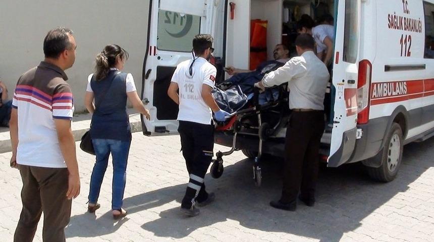 &Ccedil;orum&rsquo;da Cami &Ouml;n&uuml;nde Silahlı Yaralama