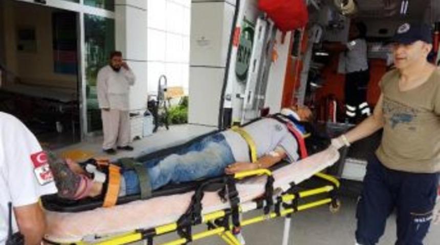 Otomobil Motosiklete &Ccedil;arptı: 1 Yaralı