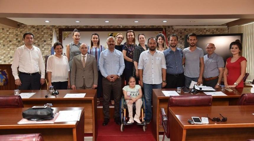 Yunusemre&rsquo;nin &Ouml;nc&uuml;l&uuml;ğ&uuml;nde Girişimcilik Sertifikalarını Aldılar