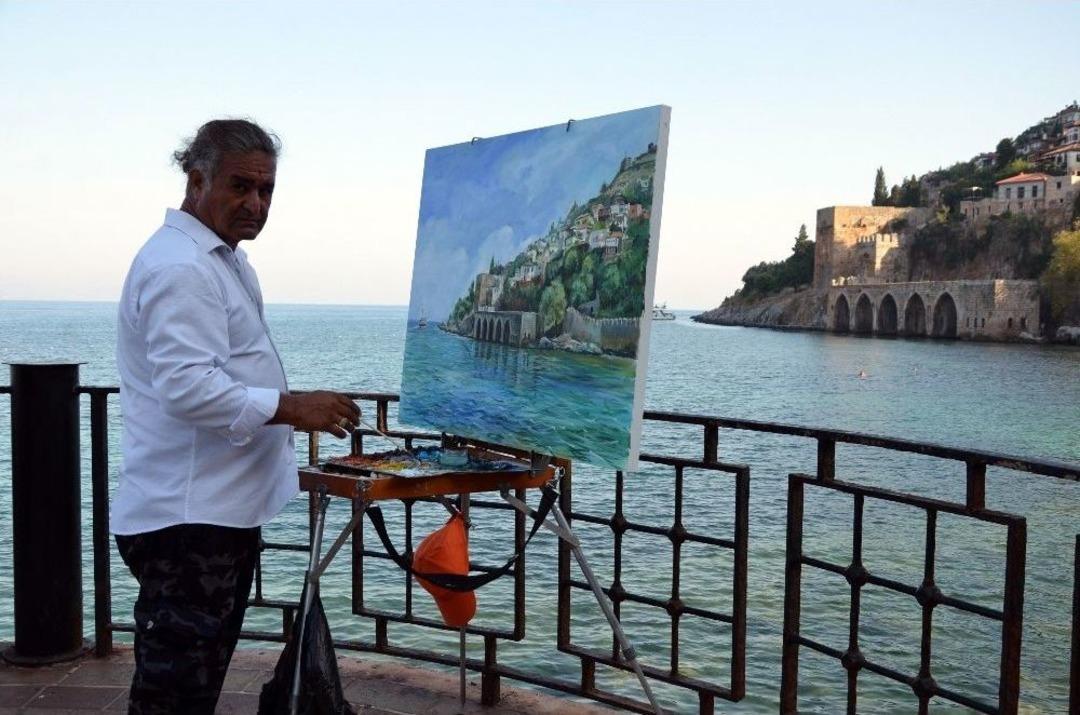 Azeri Ressam Tuvale Yansıttığı Resimleri Alanya&rsquo;da G&ouml;r&uuml;c&uuml;ye &Ccedil;ıkardı