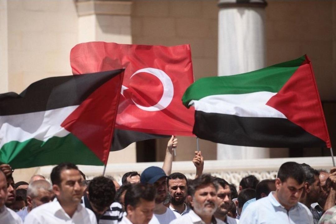 Filistinliler İ&ccedil;in Gıyabi Cenaze Namazı Kıldılar