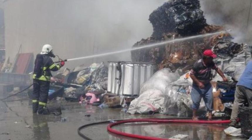 Pulluk Fabrikasının Hurda Deposunda Korkutan Yangın