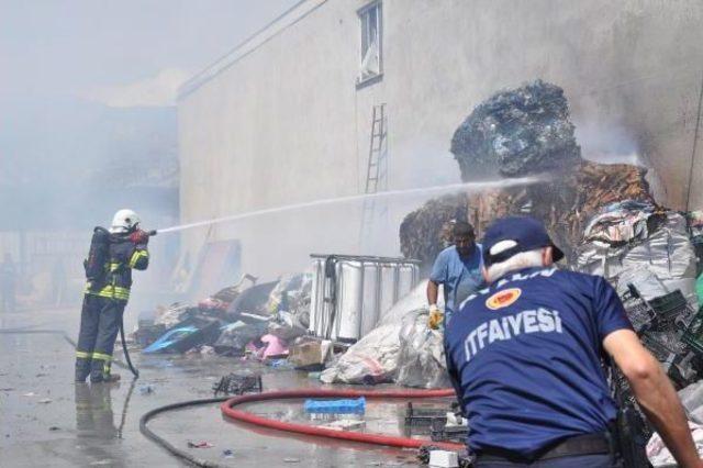 Pulluk Fabrikasının Hurda Deposunda Korkutan Yangın