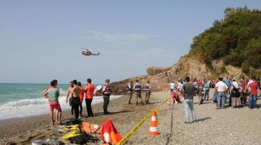 Denize Giren Iki Arkadaş Kayboldu