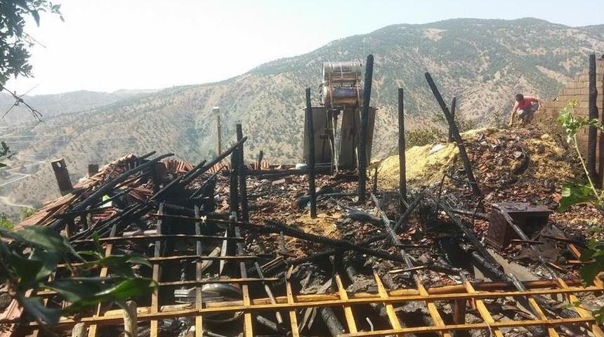 İkamette &Ccedil;ıkan Yangın Evi Kullanılamaz Hale Getirdi