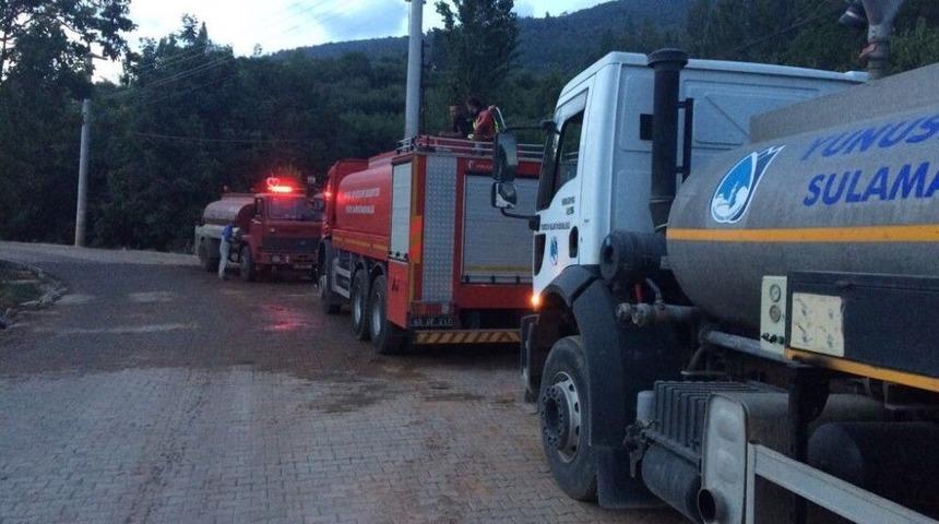 Yunusemre Ekipleri De Yangın İ&ccedil;in Seferber Oldu